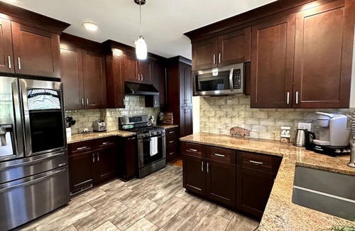 Roselawn Finance House | Flying Pigs | East Hyde Park