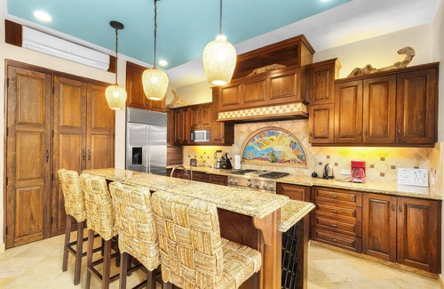 Nopolo House | FN 032 – a breathtaking custom home with a private pool 5.5 ft deep and Ocean View