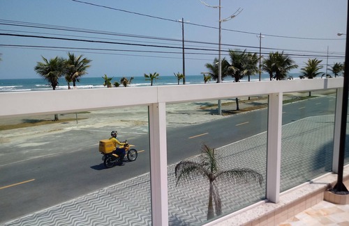 Caicara Apartment | Foot in the sand at Praia Grande