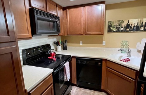 Tucson Condo | Footloose in the Foothills! Secluded patio off the tastefully decorated condo