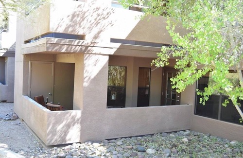 Tucson Condo | Footloose in the Foothills! Secluded patio off the tastefully decorated condo