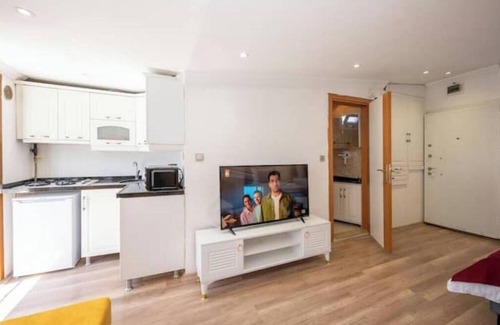 Taksim Apartment | FOR 12 Person - 2 Min to Taksim Square