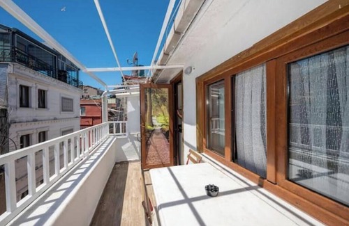Taksim Apartment | FOR 12 Person - 2 Min to Taksim Square