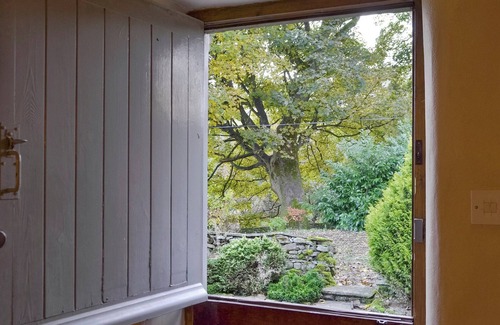 Peak District Cottage | For a relaxing country holiday or romantic break, this cosy cottage is ideal.