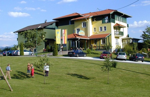Poertschach am Woerthersee Apartment | For SEEVERLIEBTE - apartment with 2 bedrooms, 2 - 4 people, private beach