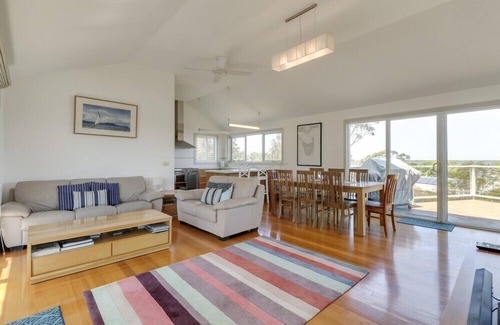 Metung House | Foreshore House in Metung