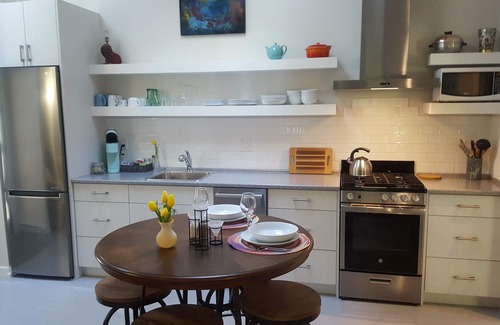 Comox Apartment | Forest Meadow Suite - modern, quiet, central location.