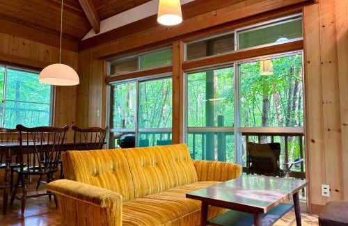 Tsumagoi House | Forest Paw北軽井沢 広大な庭とウッドデッキのログハウス 専用キッズスペース 庭でのアスレチックやクワガタ採集
