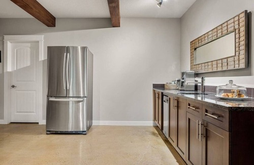 Springbank Condo | Forest Retreat 2 Acres Free Banff Pass + Views