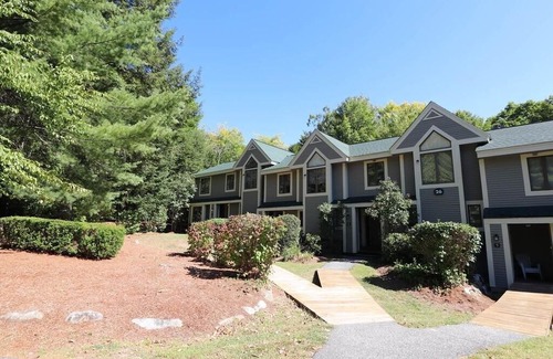 Lincoln House | Forest Ridge 4 Bedroom Townhome minutes to Loon!
