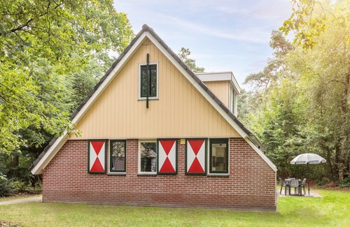 Borger House | Forest Stay with Shared Pool