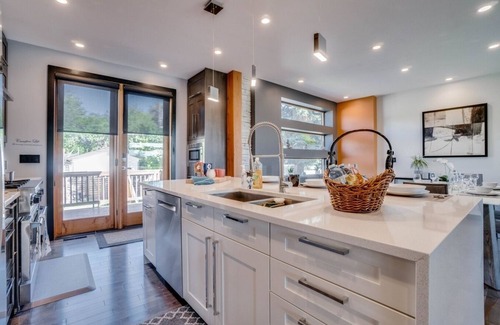 Northeast Edmonton House | Forest - Upscale Executive Home, King Bed w/AC