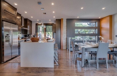 Northeast Edmonton House | Forest - Upscale Executive Home, King Bed w/AC