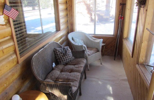 Ponderosa Pines House | Forest View - 4 bedroom, skiing, fishing, hiking, wildlife. STR permit #1061