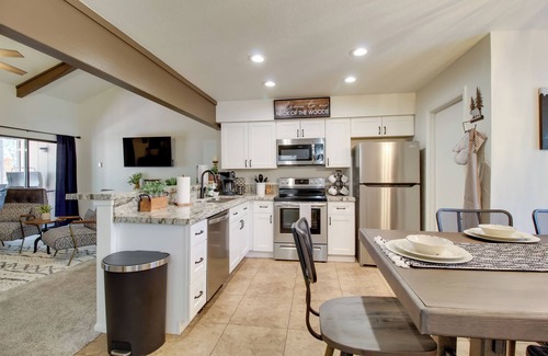 Pinetop Apartment | Forest-view Balcony: Pinetop-lakeside Condo
