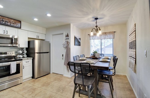 Pinetop Apartment | Forest-view Balcony: Pinetop-lakeside Condo