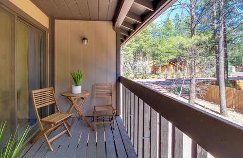 Pinetop Apartment | Forest-view Balcony: Pinetop-lakeside Condo