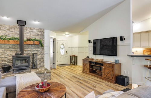 Sonora House | Forest-View Retreat: Grill & Fireplace in Sonora