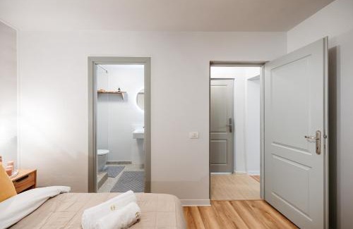 Sinaia Apartment | Forest Villa Private Apartment with Balcony & Parking - Hublou Home 3