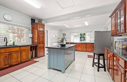 Runaway Bay Villa | Forever Summer Gorgeous 4BDR Villa