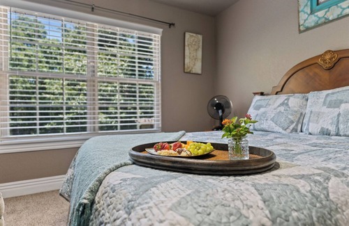 Bentonville - Fayetteville House | Forget your worries in this spacious and serene space