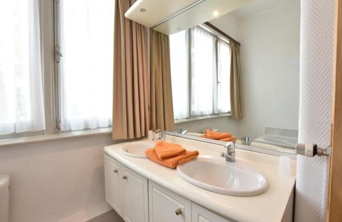 De Panne House | Former hotel in the centre and at 50 metres from the beach in Panne