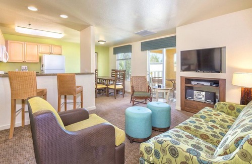Las Vegas Apartment | Formula 1 Weekend in Vegas; WELCOME TO THE SUITE LIFE!