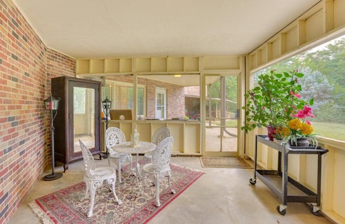 Fort Calhoun Apartment | Fort Calhoun Home with Screened Porch and Playground!