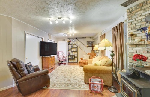 Fort Calhoun Apartment | Fort Calhoun Home with Screened Porch and Playground!