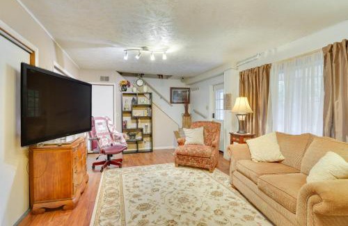Fort Calhoun Apartment | Fort Calhoun Home with Screened Porch and Playground!