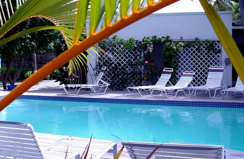 Daseys House | Fort Recovery Beachfront Villa and Suites Hotel luxury 2BR