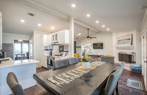 Summerfields House | Fort Worth* Pool* Hot Tub*King Bed*Arcade