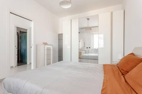 Corsico Apartment | Forum-San Siro Moderno Attico con WIFI e AC