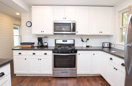 Grange Landing Cottage | Fossil Beach: "Canandaigua Lake Retreat and Memorable Views!"