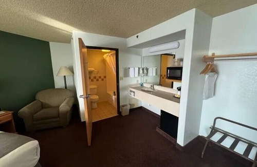Russell Hotel | Fossil Creek Hotel And Suites