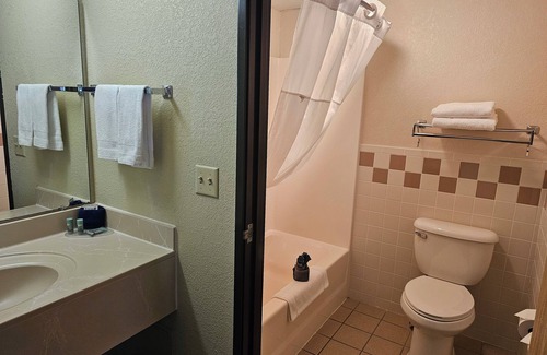 Russell Hotel | Fossil Creek Hotel And Suites