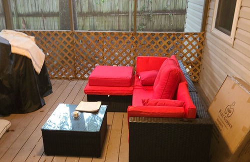 Crestline Heights House | Found on Quiet Cul-de-sac, 10 mins from the airport & downtown