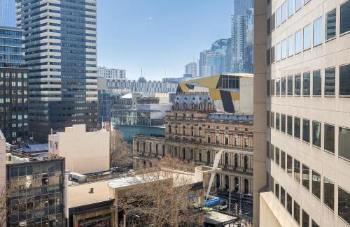 Melbourne Central Business District Apartment | Foundry Top Floor 2BR Loft Parking & Workspace