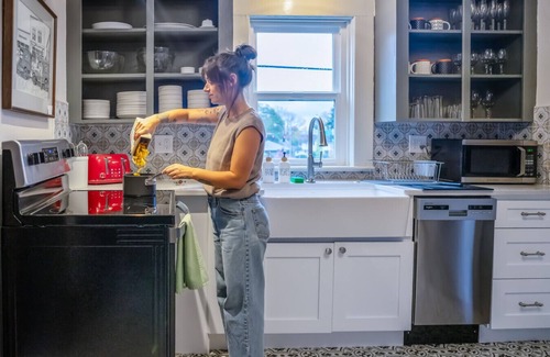 Bellingham Apartment | Fountain Suite in the Fountain District of Bellingham
