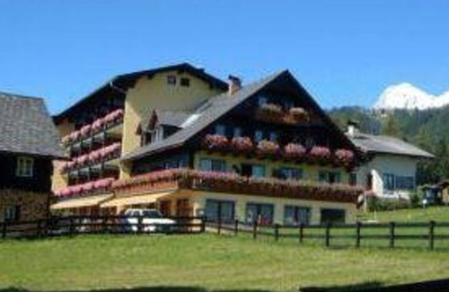 Ramsau am Dachstein House | Four-bed room with bath or shower, WC, balcony - Ferienhotel Knollhof