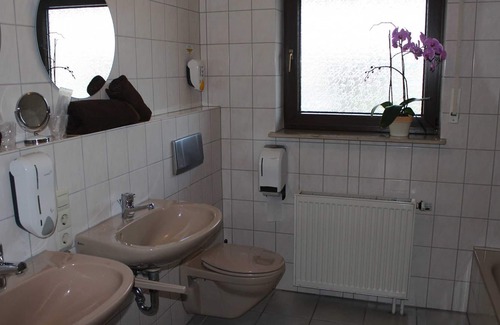 Rust Cottage | Four-bed room with WC and shower - Pension Kern