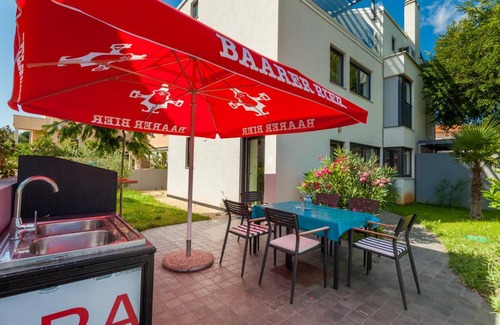 Zidarici Apartment | Four bedroom apartment with terrace and sea view Vantačići, Krk (A-19284-a)