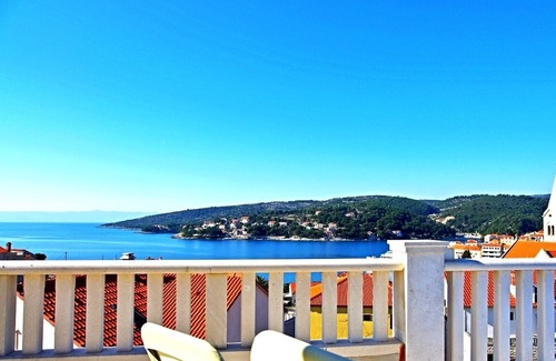 Sumartin Apartment | Four-bedroom apartment with terrace and sea view Sumartin, Brač (A-11387-a)