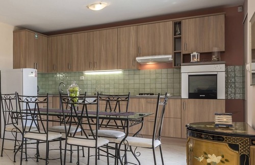 Medici Apartment | Four-bedroom apartment with terrace and sea view Medići, Omiš (A-7461-a)