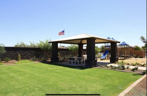 Goodyear House | Four Bedroom Desert Retreat - perfect for long stays!