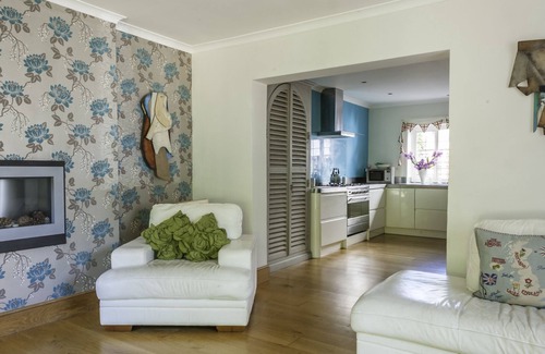 Bembridge House | Four Bedroom Holiday House Bembridge - 200 Yards From Beach - Good Reviews.