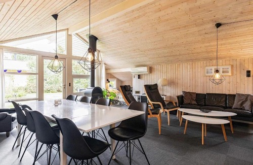 Ristinge House | Four-Bedroom Holiday home in Humble 1