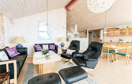 Ronne House | Four-Bedroom Holiday Home In Ronne