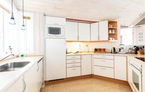 Ronne House | Four-Bedroom Holiday Home In Ronne