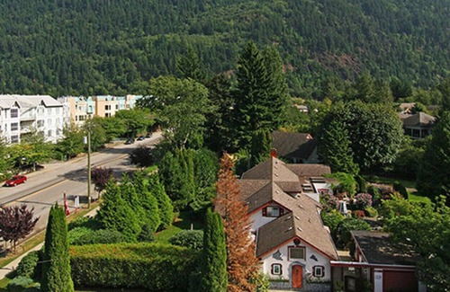 Harrison Hot Springs Apartment | Four Bedroom Penthouse Suite with Mountain View - Harrison Lake View Suites